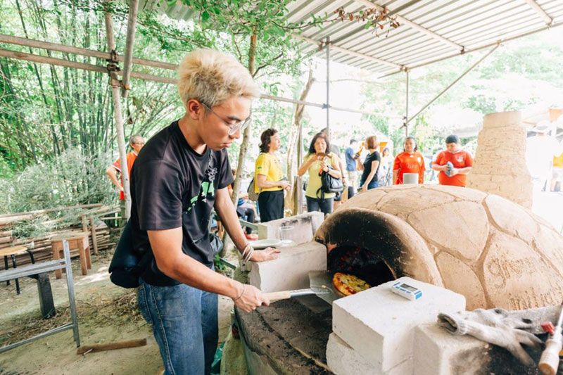 Pizza oven - GUI's First Farmers' Market. Image by Rogan Yeoh Fotografi, courtesy of Ground-Up Initiative.