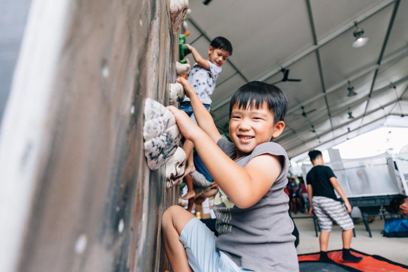 Rock climbing - GUI's First Farmers' Market. Image by Rogan Yeoh Fotografi, courtesy of Ground-Up Initiative.