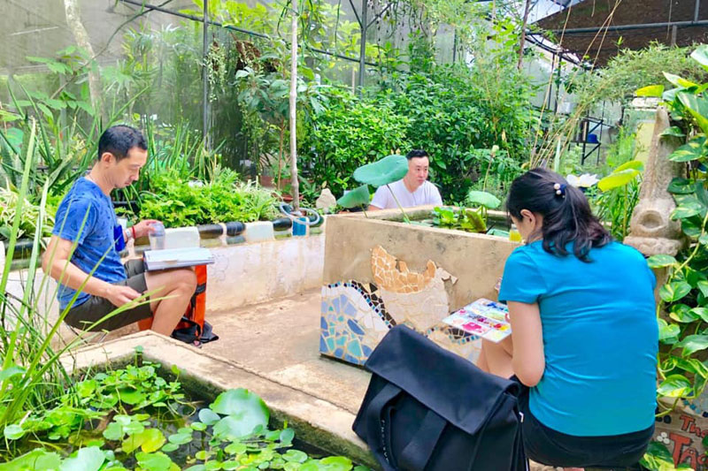 Participants of Kampung Sketching, an outdoor sketching activity held on Kampung Kampus, conducted by a volunteer Huiling. Image courtesy of Ground-Up Initiative.