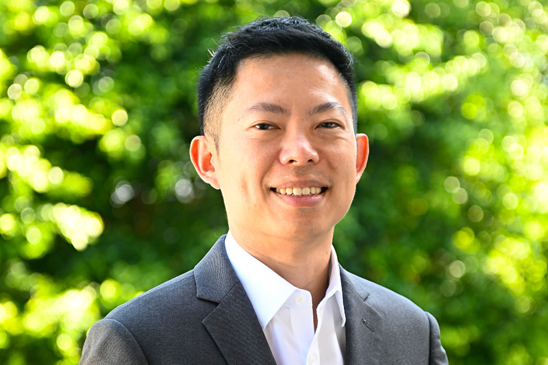 Portrait photo of Dr. Justin Lee