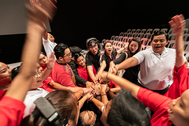 Izzaty Ishak working with the youths from The Community Theatre on The Block Party (2019), which was presented under M1 Peer Pleasure Youth Theatre Festival
