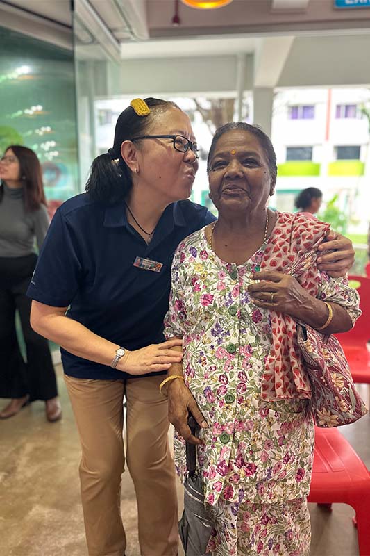 Art and community are celebrated in this touching moment between Community Manager Mary Ong and a community member.