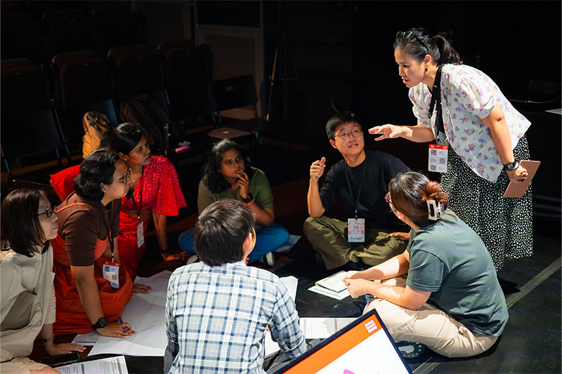 Participants sitting and having a discussion at a workshop.